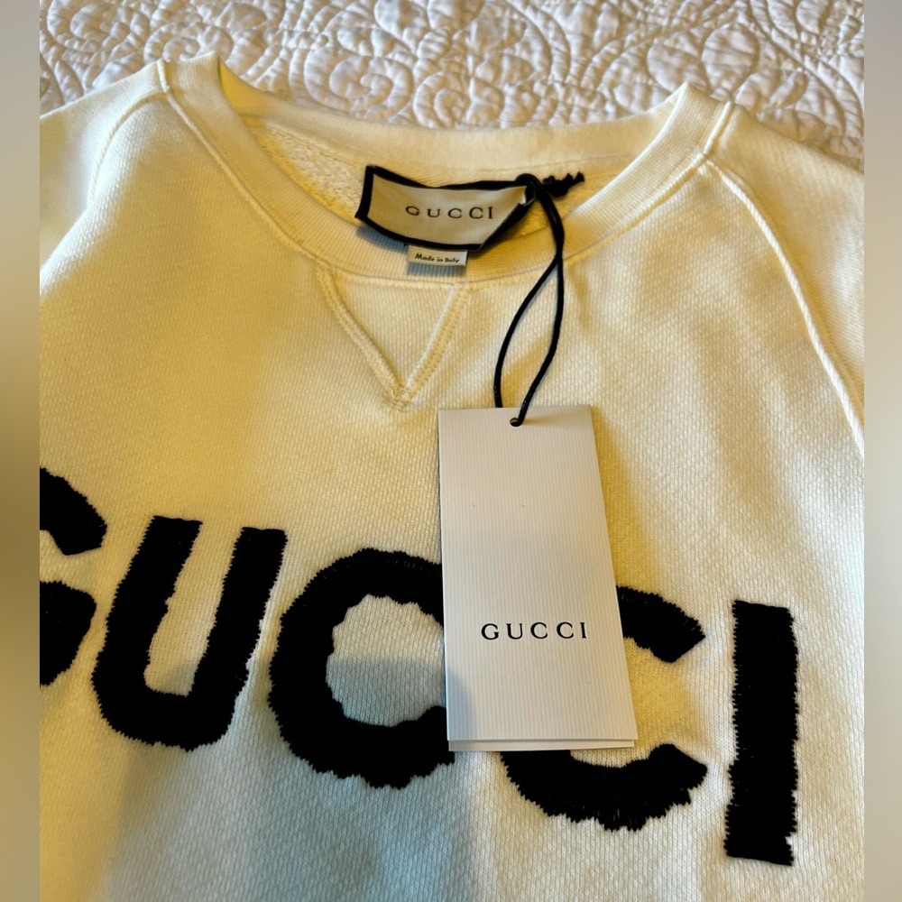 Gucci White / Cream Women’s Crop Crewneck Sweatshirt. Black Letters. Size S. NWT - Picture 4 of 4
